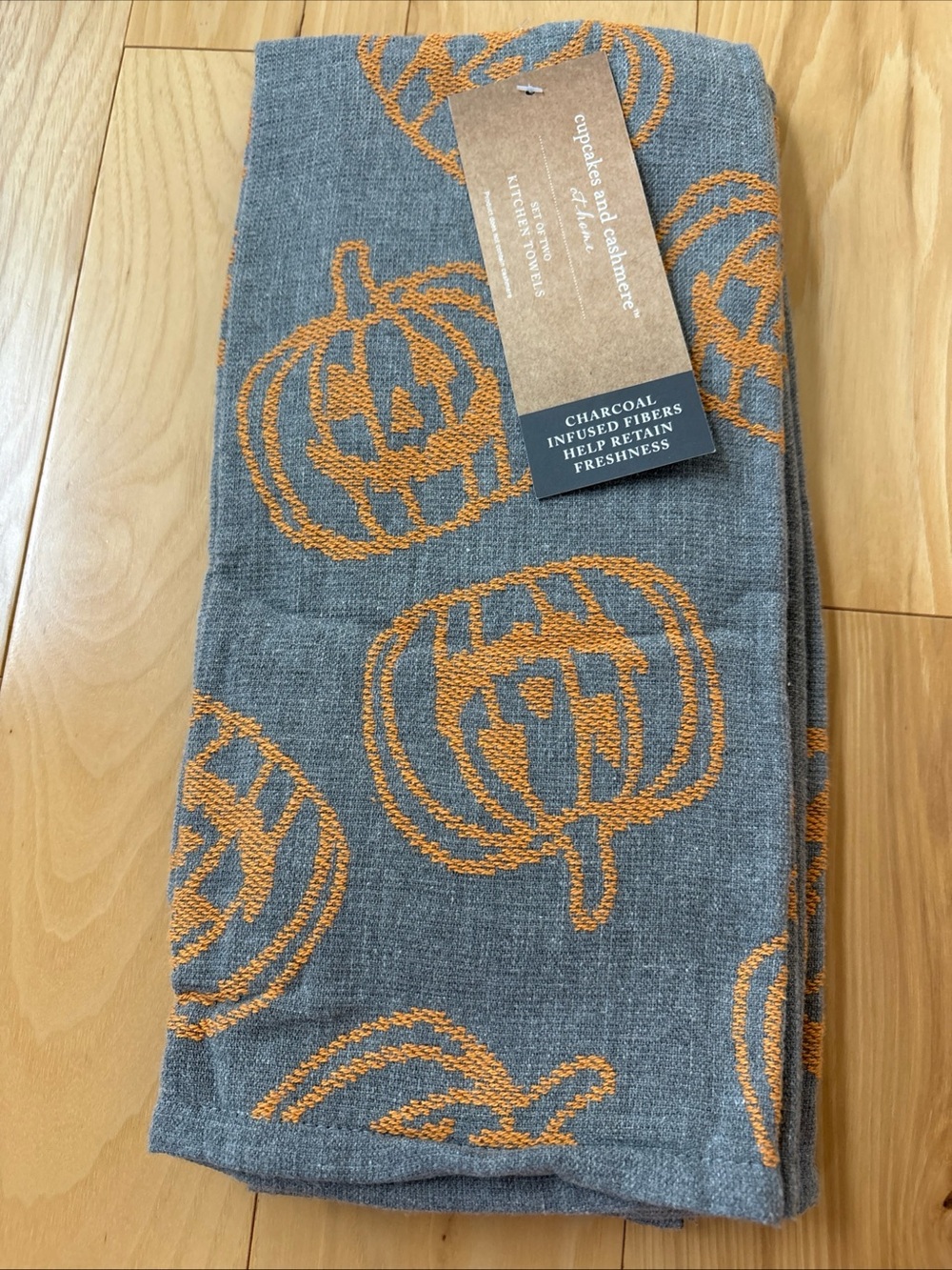 NWT cupcakes & cashmere Gray and Orange Pumpkin Kitchen Towels Holiday